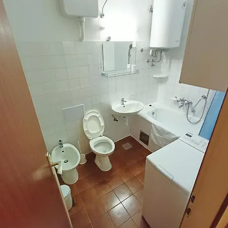 Lovely Near Beaches And Center, All Is Shown Split