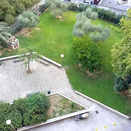 Lovely Near Beaches And Center, All Is Shown Split