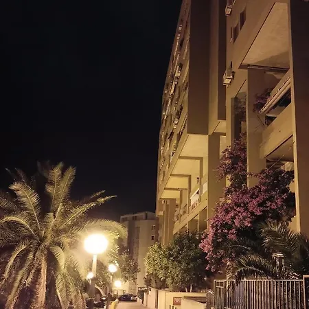 Habitación en casa particular Lovely Near Beaches And Center, All Is Shown Split